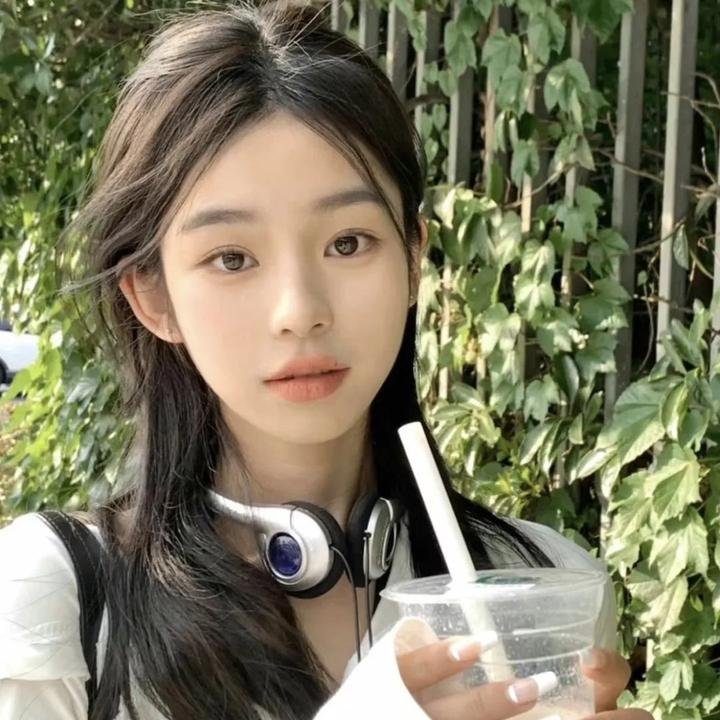 蜘蛛网中的女孩